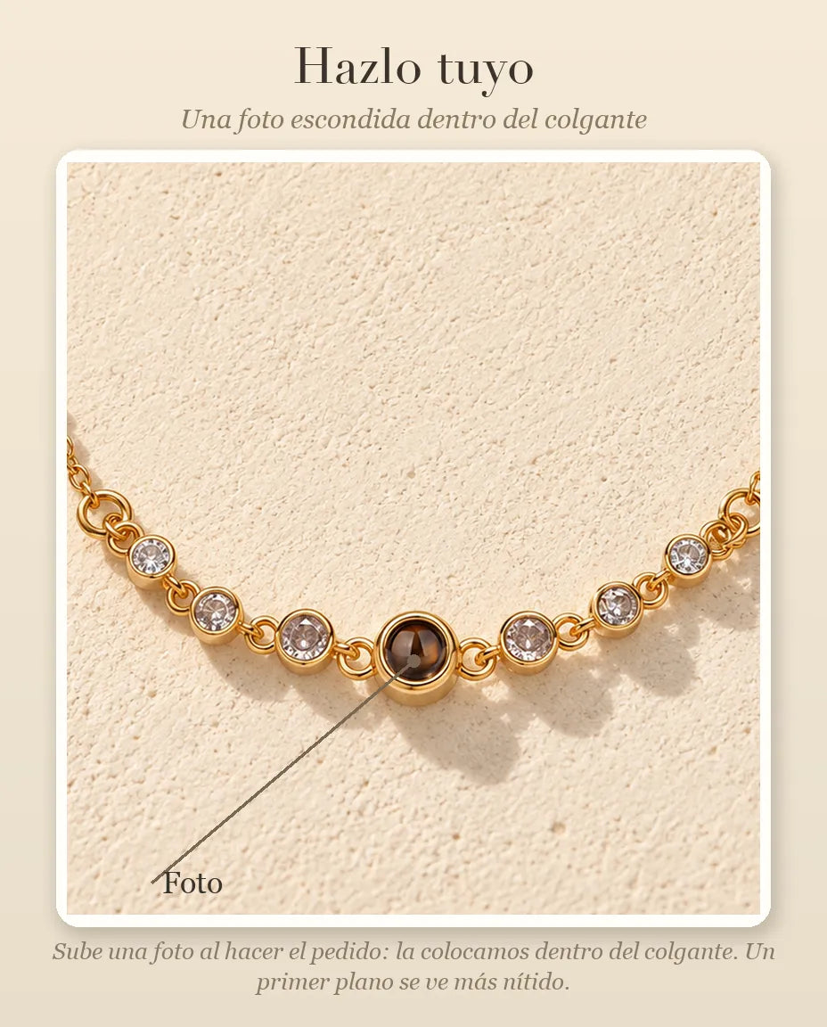 Guía de personalización: la imagen que subes en «Foto» queda dentro de la piedra de la pulsera de circonitas
