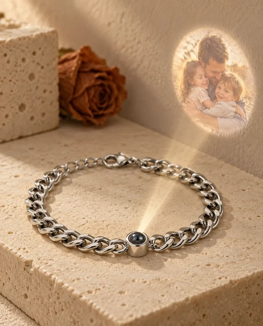 Pulsera hombre con foto dentro - proyecta la foto oculta en la pared