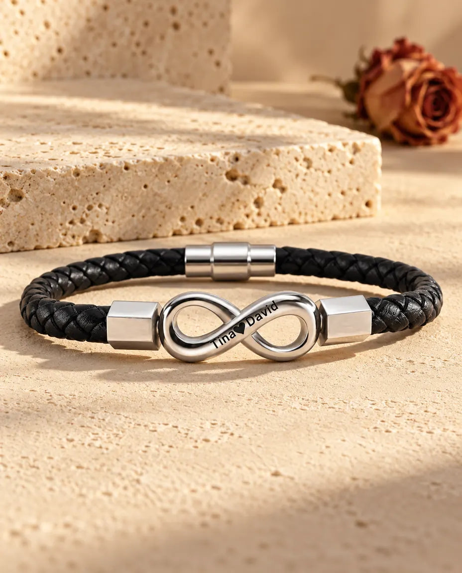 Infinito plateado de acero inoxidable con terminales hexagonales en una pulsera de cuero sintético trenzado negro