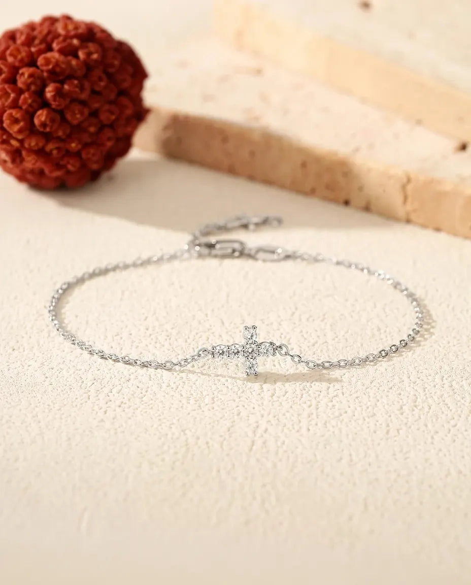 Pulsera de Moissanita con Cruz – cruz en plata de ley 925 con piedras color D y cadena forzada fina regulable