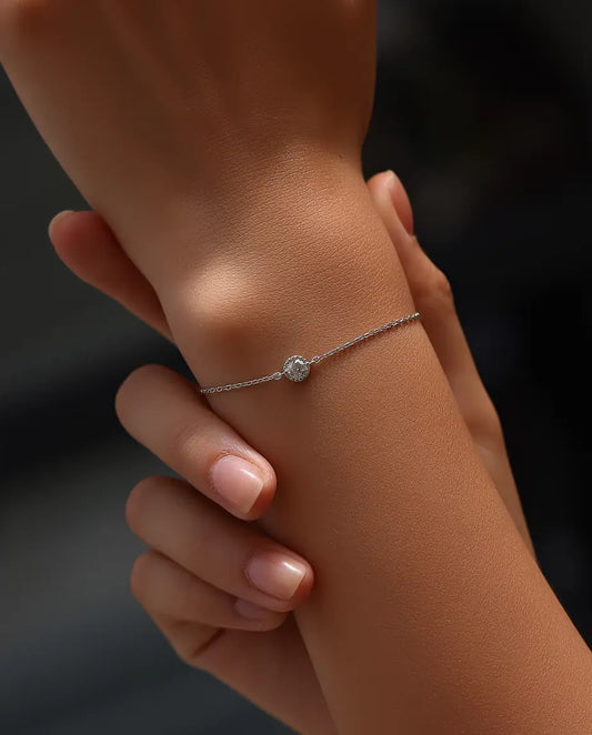 Pulsera Moissanita - piedra redonda de 0,30 ct en engaste perlado sobre cadena fina de plata de ley 925, 16 + 3 cm
