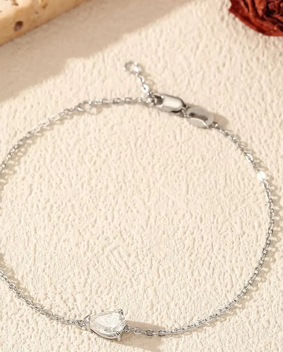 Pulsera de Moissanita Talla Pera - 0,80 ct color D, 5 x 7 mm, cadena fina de 16+3 cm en plata de ley 925