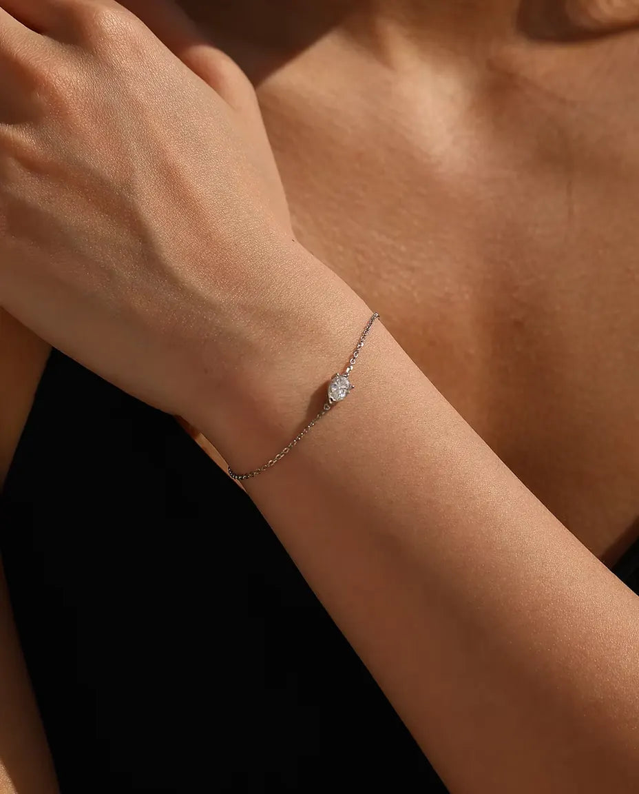 Pulsera de Moissanita Talla Pera - 0,80 ct color D, 5 x 7 mm, cadena fina de 16+3 cm en plata de ley 925