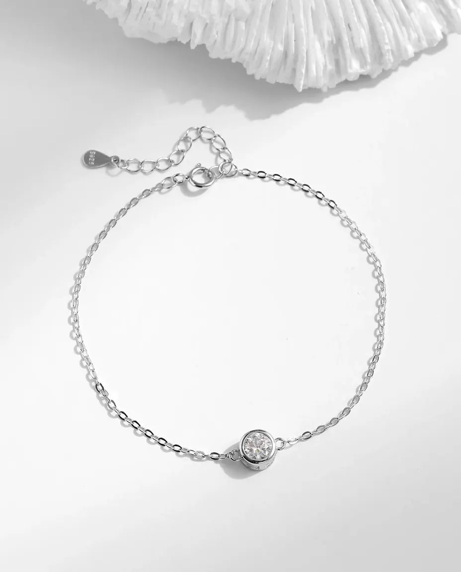 Pulsera de Moissanita solitario – 0,5 ct color D en bisel sobre cadena forzada de plata de ley 925