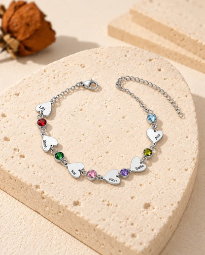 Pulsera de seis nombres con seis corazones grabados y seis piedras de nacimiento