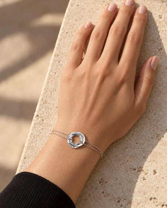 Pulsera personalizada - llevado por una modelo