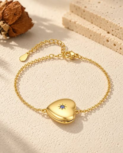 Pulsera relicario de corazón color oro personalizada, piedra de nacimiento engastada en una estrella