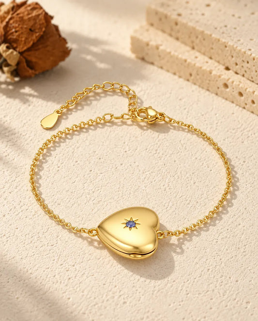 Pulsera relicario de corazón color oro personalizada, piedra de nacimiento engastada en una estrella