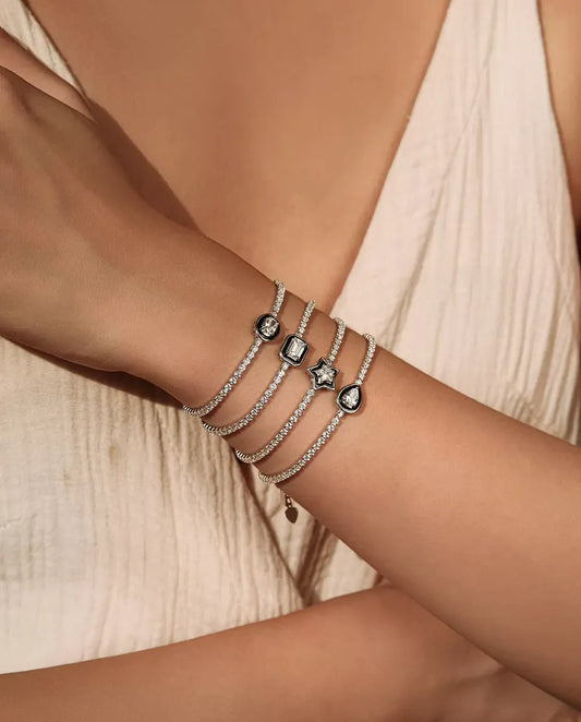 Pulsera Tenis en Plata 925 con Circonita Central de Marco Negro - cuatro formas combinadas en la muñeca
