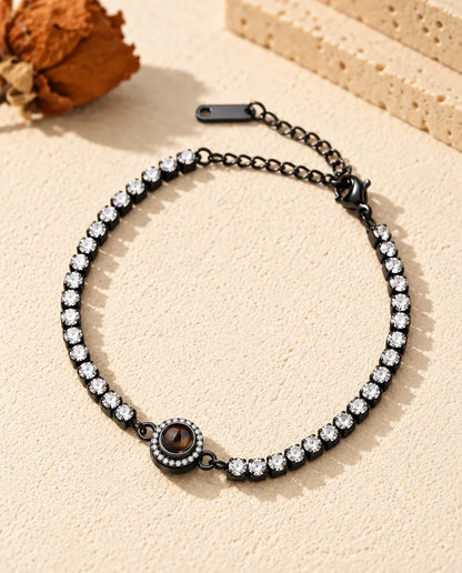 Pulsera tenis negra con circonitas transparentes y un charm de halo con foto dentro