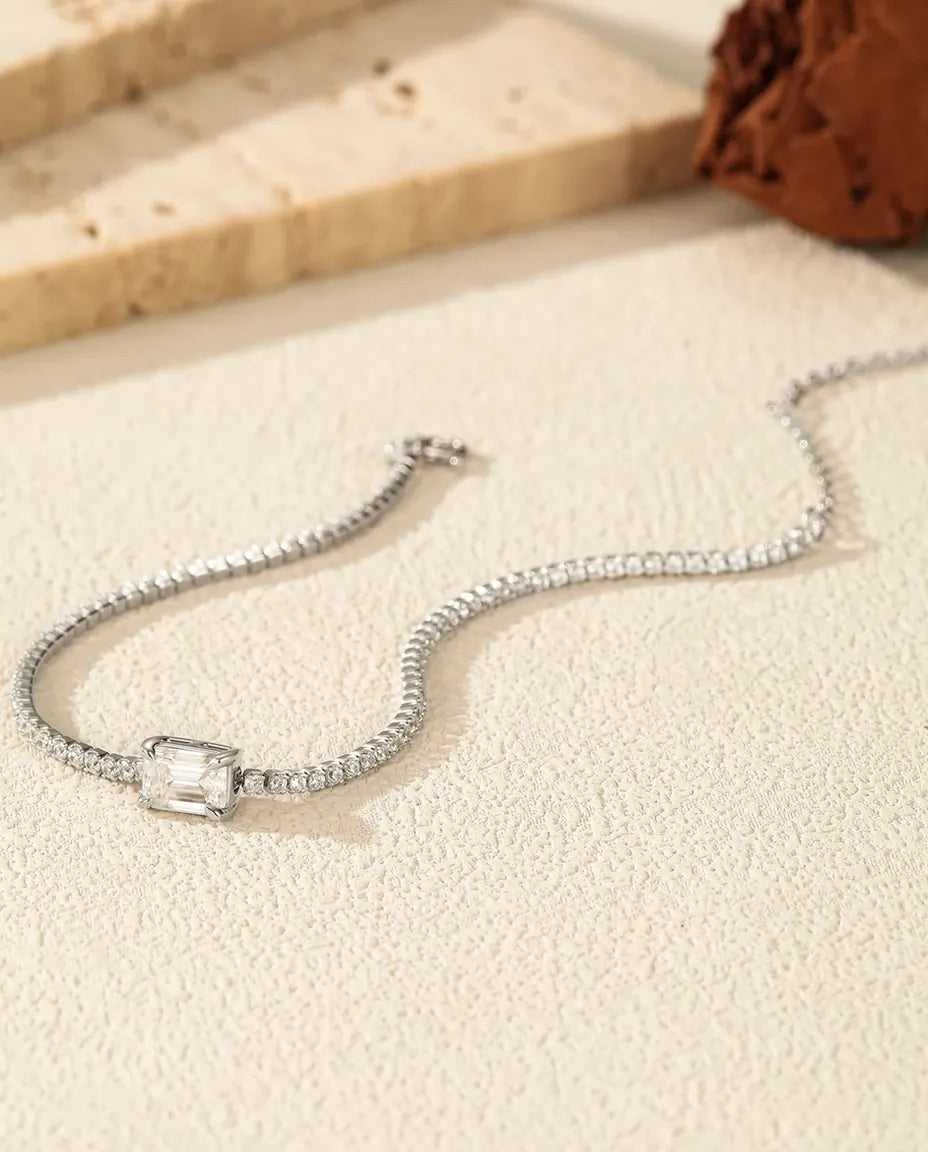Pulsera tenis de Moissanita – centro talla esmeralda de 1 ct color D y línea de redondas en plata de ley 925