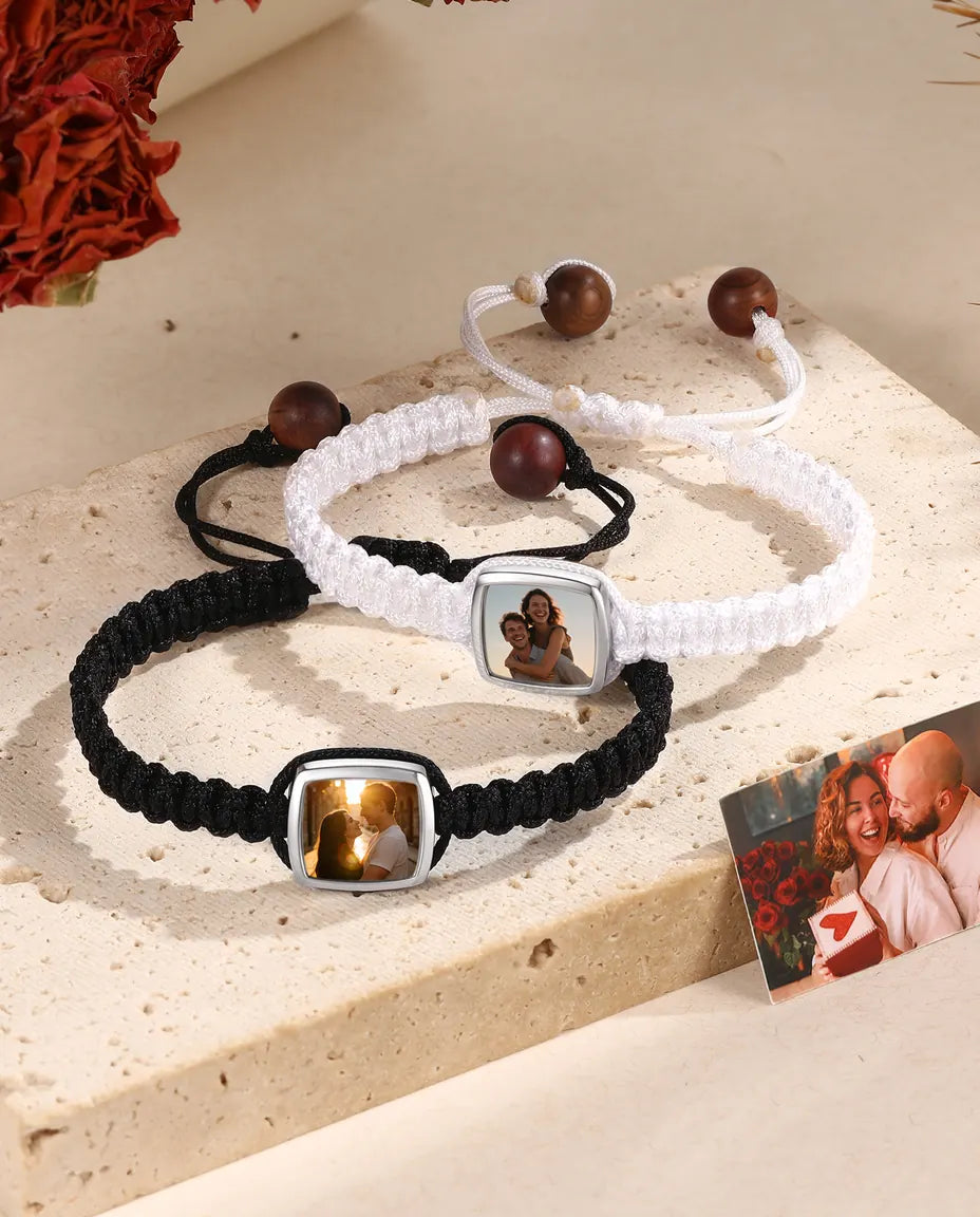 Pulseras de pareja con foto – dúo trenzado en negro y blanco con grabado oculto, regalo para parejas