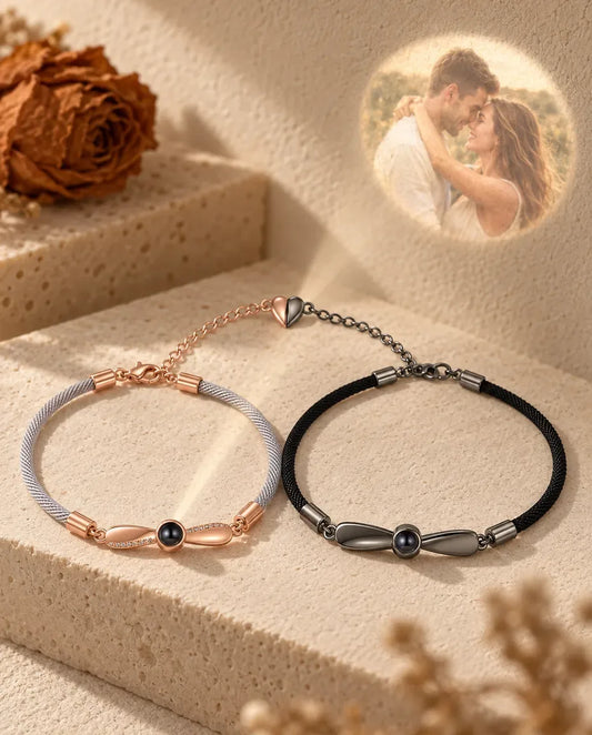Pulseras de pareja con foto dentro - proyecta la foto oculta en la pared