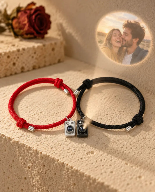 Pulseras de pareja con foto dentro - proyecta la foto oculta en la pared