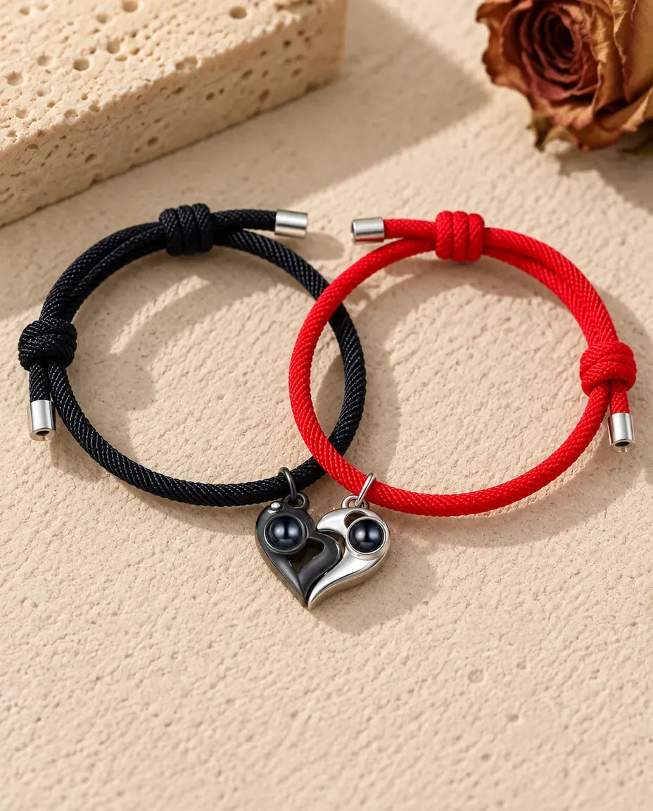 Pulseras de pareja con foto dentro - pareja a juego sobre una superficie