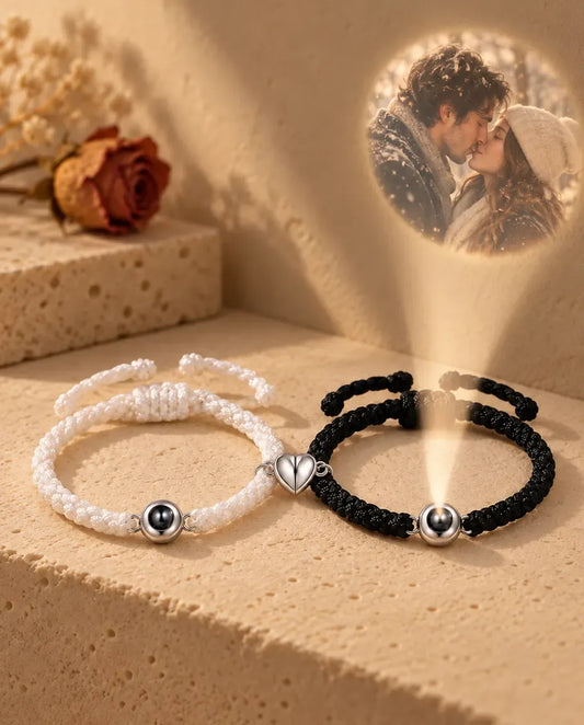 Pulseras de pareja con foto dentro - proyecta la foto oculta en la pared