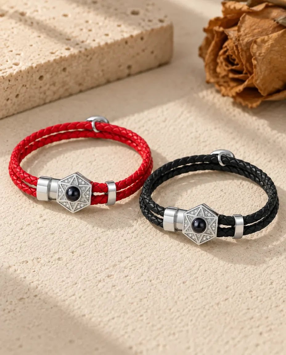 Pulseras de pareja con foto dentro - pareja a juego sobre una superficie