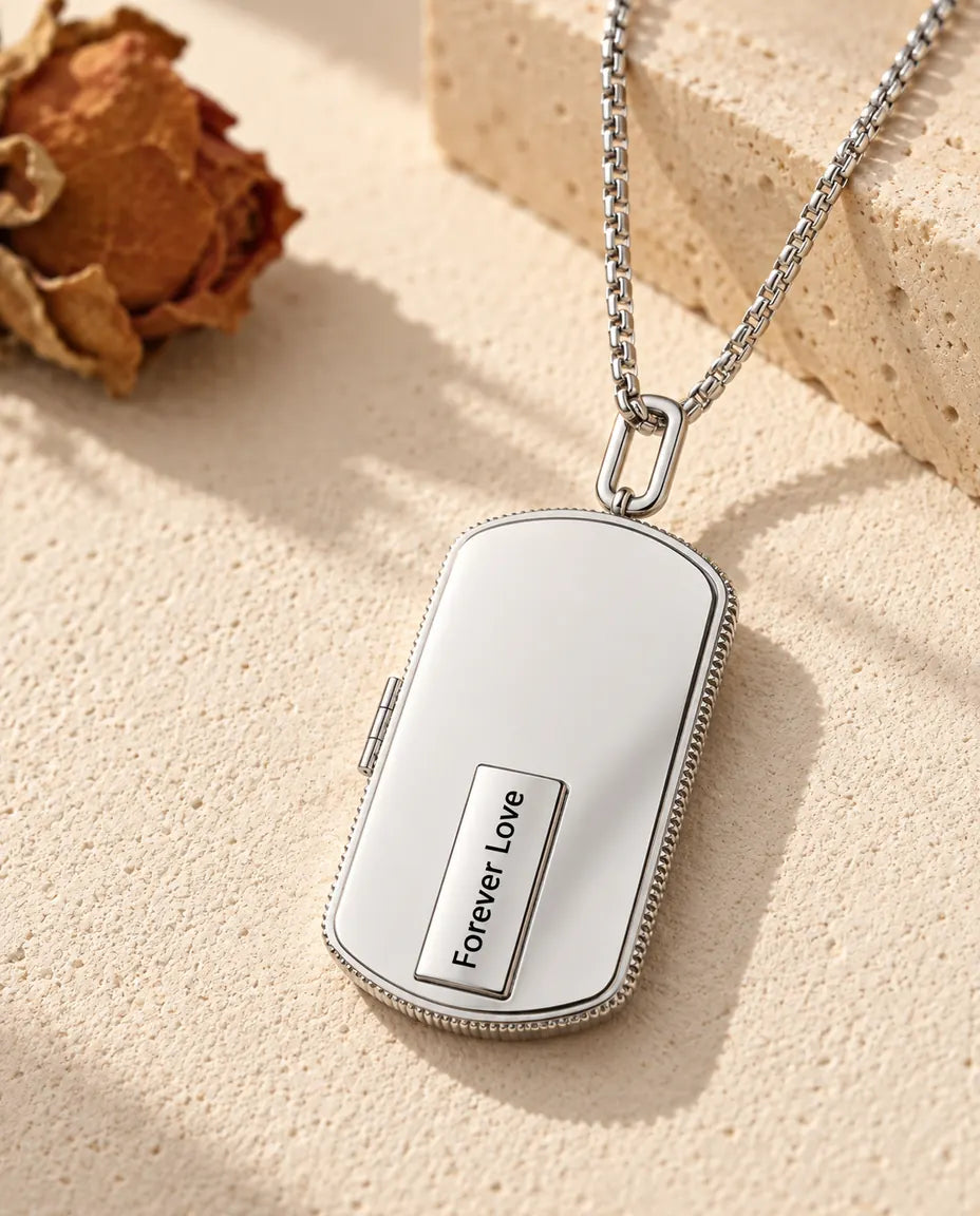 Relicario con foto para hombre personalizado plateado con placa grabada «Forever Love»